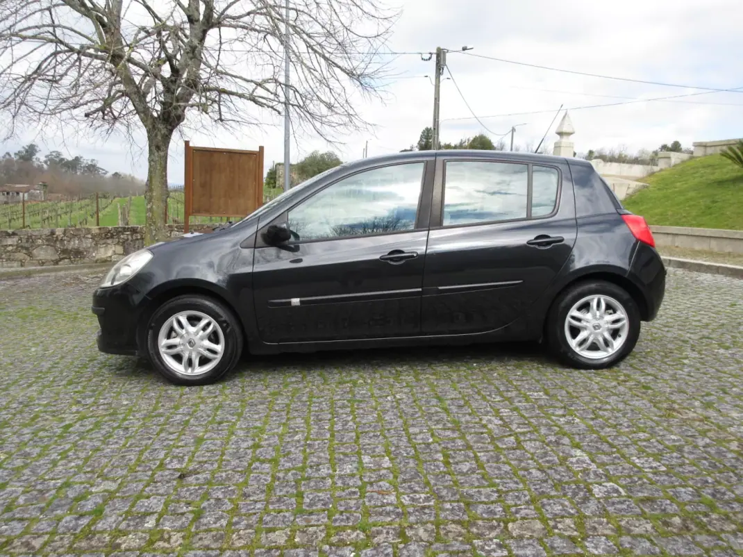 Renault Clio 2006 - 3990 EUR, 249000 km - AUTO.MOTO.pt - 249000km - foto 5 de 38