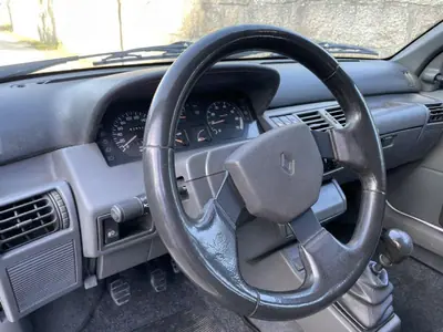 Renault Clio 1993 - 3900 EUR, 283000 km - AUTO.MOTO.pt - 283000km - foto 17 de 39