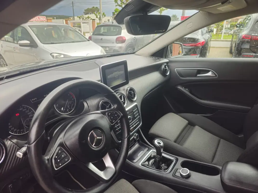 Mercedes-Benz GLA 180 2016 - 16990 EUR, 142000 km - AUTO.MOTO.pt - 142000km - foto 8 de 13