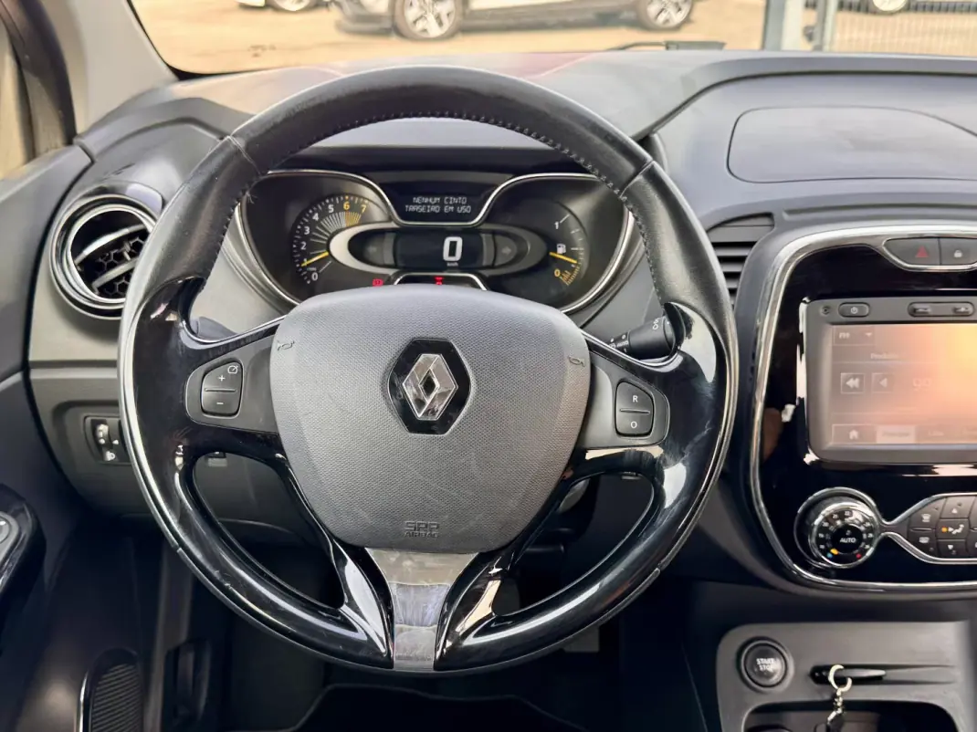 Renault Captur 2015 - 10990 EUR, 137000 km - AUTO.MOTO.pt - 137000km - foto 11 de 19