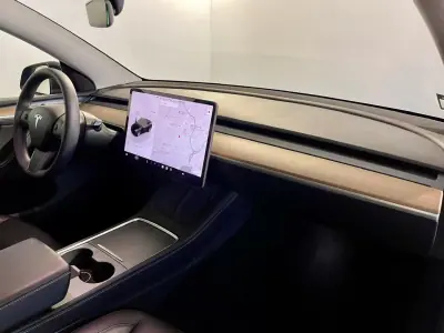 Tesla Model Y 2024 - 38500 EUR, 68000 km - AUTO.MOTO.pt - 68000km - foto 16 de 43