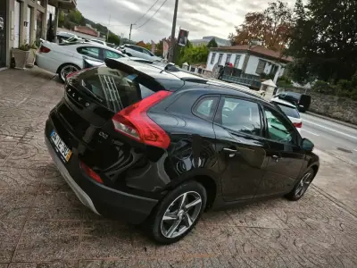 Volvo V40 Cross Country 2017 - 18500 EUR, 100000 km - AUTO.MOTO.pt - 100000km - foto 7 de 34