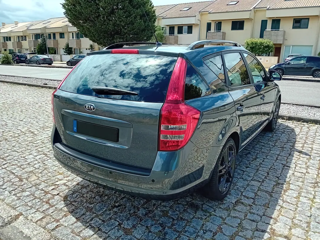 Kia Ceed SW 2009 - 5750 EUR, 130000 km - AUTO.MOTO.pt - 130000km - foto 6 de 12