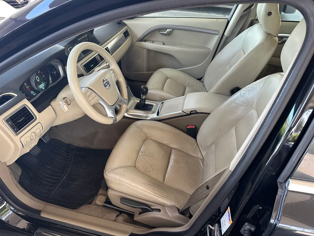 Volvo V60 2013 - 6890 EUR, 240000 km - AUTO.MOTO.pt - 240000km - foto 18 de 19