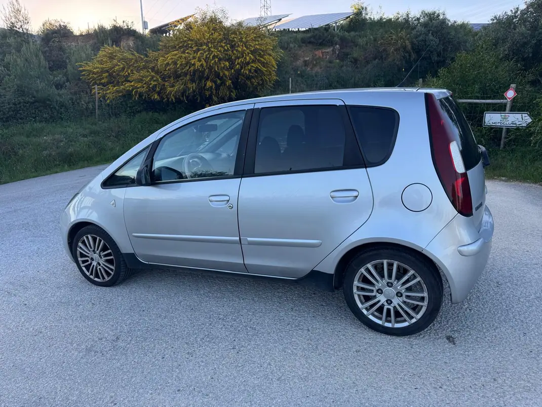 Mitsubishi Colt 2008 - 3000 EUR, 262000 km - AUTO.MOTO.pt - 262000km - foto 7 de 9