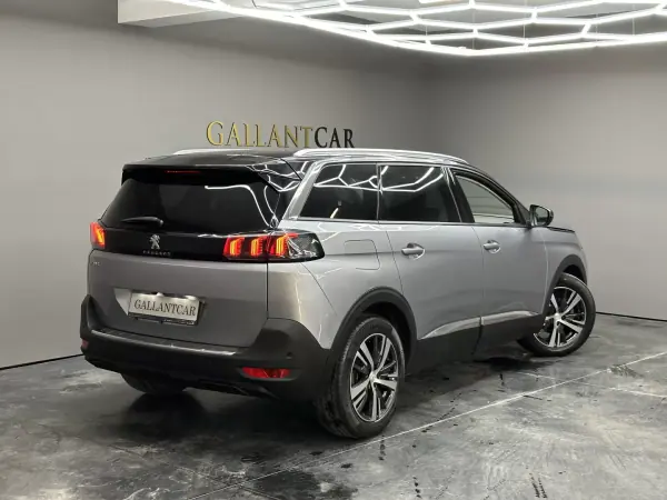 Peugeot 5008 2021 - 21900 EUR, 142000 km - AUTO.MOTO.pt - 142000km - foto 9 de 38