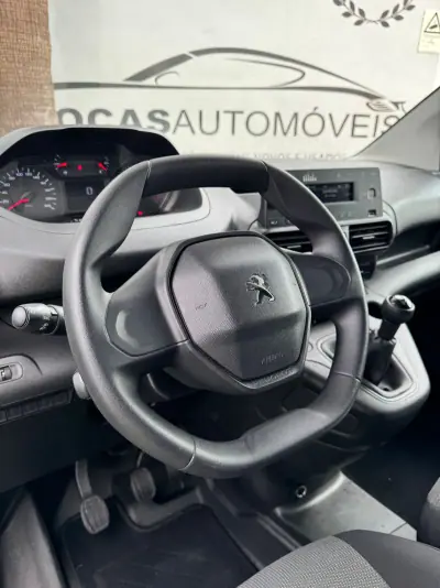 Peugeot Partner 1.5 BlueHDi Pro Standard 2021 - 13550 EUR, 171498 km - AUTO.MOTO.pt - 171498km - foto 13 de 18