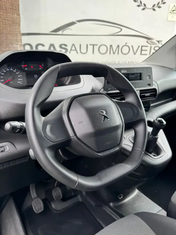 Peugeot Partner 1.5 BlueHDi Pro Standard 2021 - 13550 EUR, 171498 km - AUTO.MOTO.pt - 171498km - foto 13 de 18