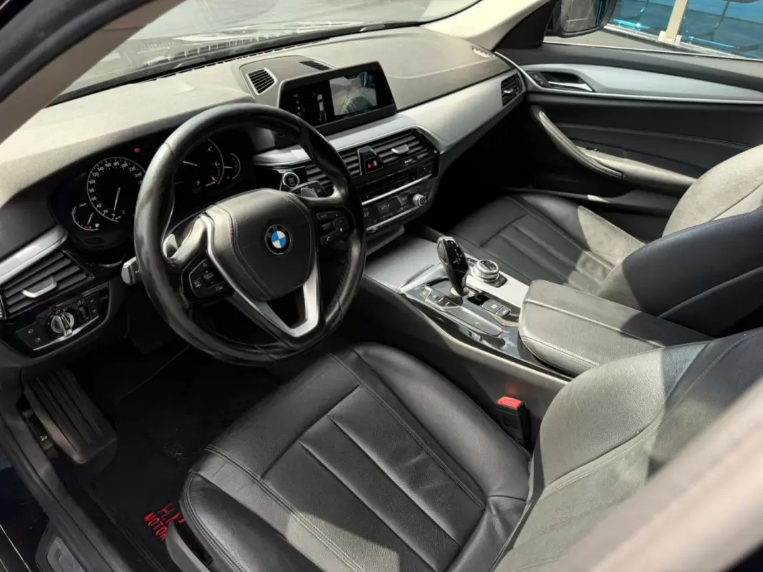 BMW 520 2017 - 21900 EUR, 217000 km - AUTO.MOTO.pt - 217000km - foto 7 de 12