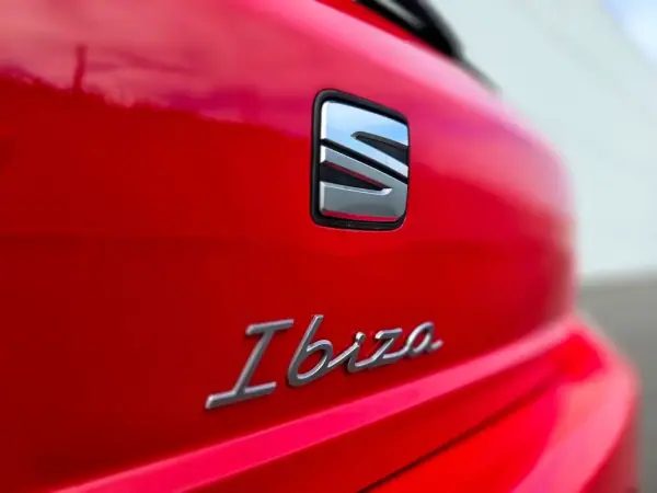 SEAT Ibiza 2021 - 13990 EUR, 42700 km - AUTO.MOTO.pt - 42700km - foto 7 de 34