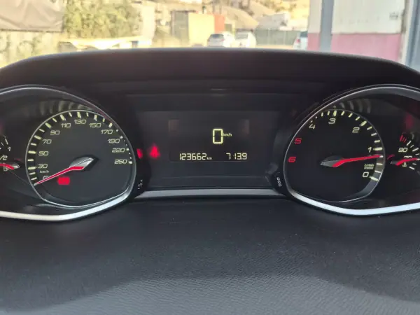 Peugeot 308 SW 2016 - 10490 EUR, 123507 km - 123507km - foto 7 de 28