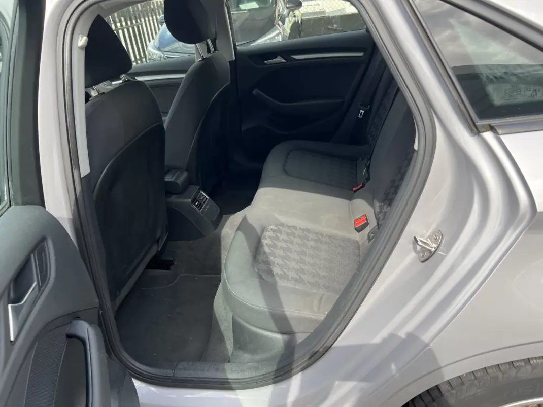 Audi A3 Limousine 2015 - 13900 EUR, 148500 km - AUTO.MOTO.pt - 148500km - foto 10 de 18