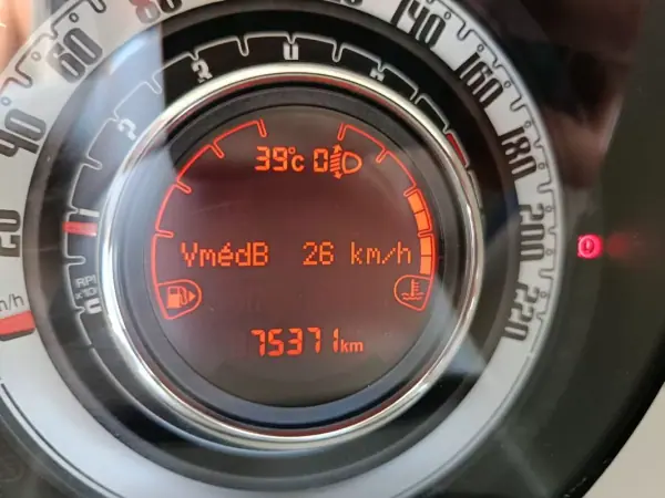 Fiat 500 2018 - 10900 EUR, 75300 km - AUTO.MOTO.pt - 75300km - foto 12 de 26