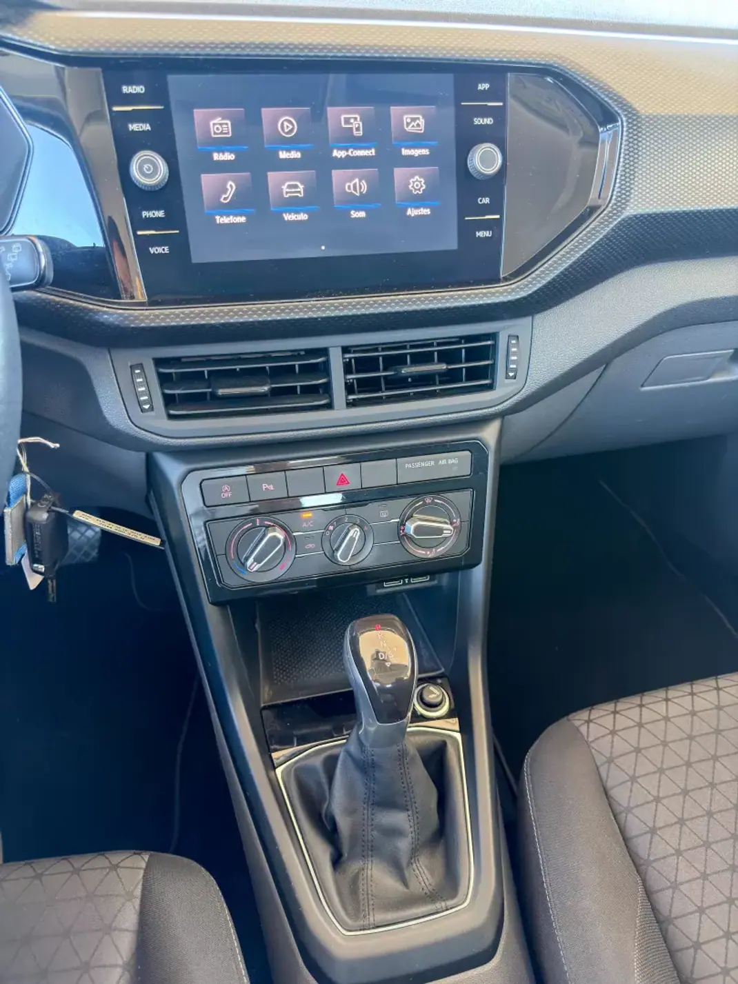 Volkswagen T-Cross 2019 - 18500 EUR, 43397 km - 43397km - foto 16 de 24
