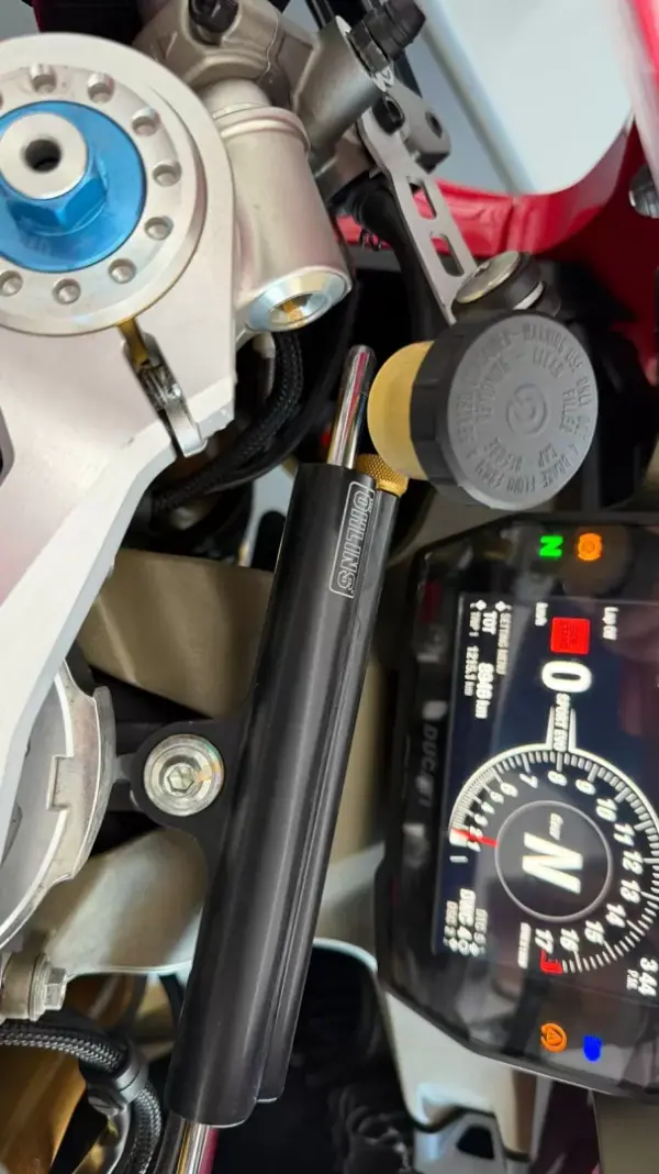 Ducati Panigale R 2020 - 32990 EUR, 8946 km - AUTO.MOTO.pt - 8946km - foto 15 de 18
