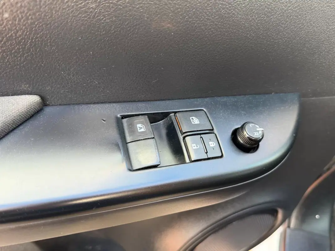 Toyota HILUX 2.4 D-4D 2WD CE 3L 2018 - 14900 EUR, 292795 km - AUTO.MOTO.pt - 292795km - foto 4 de 10