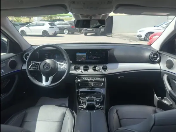 Mercedes-Benz E 300 2020 - 31947 EUR, 131000 km - AUTO.MOTO.pt - 131000km - foto 12 de 20