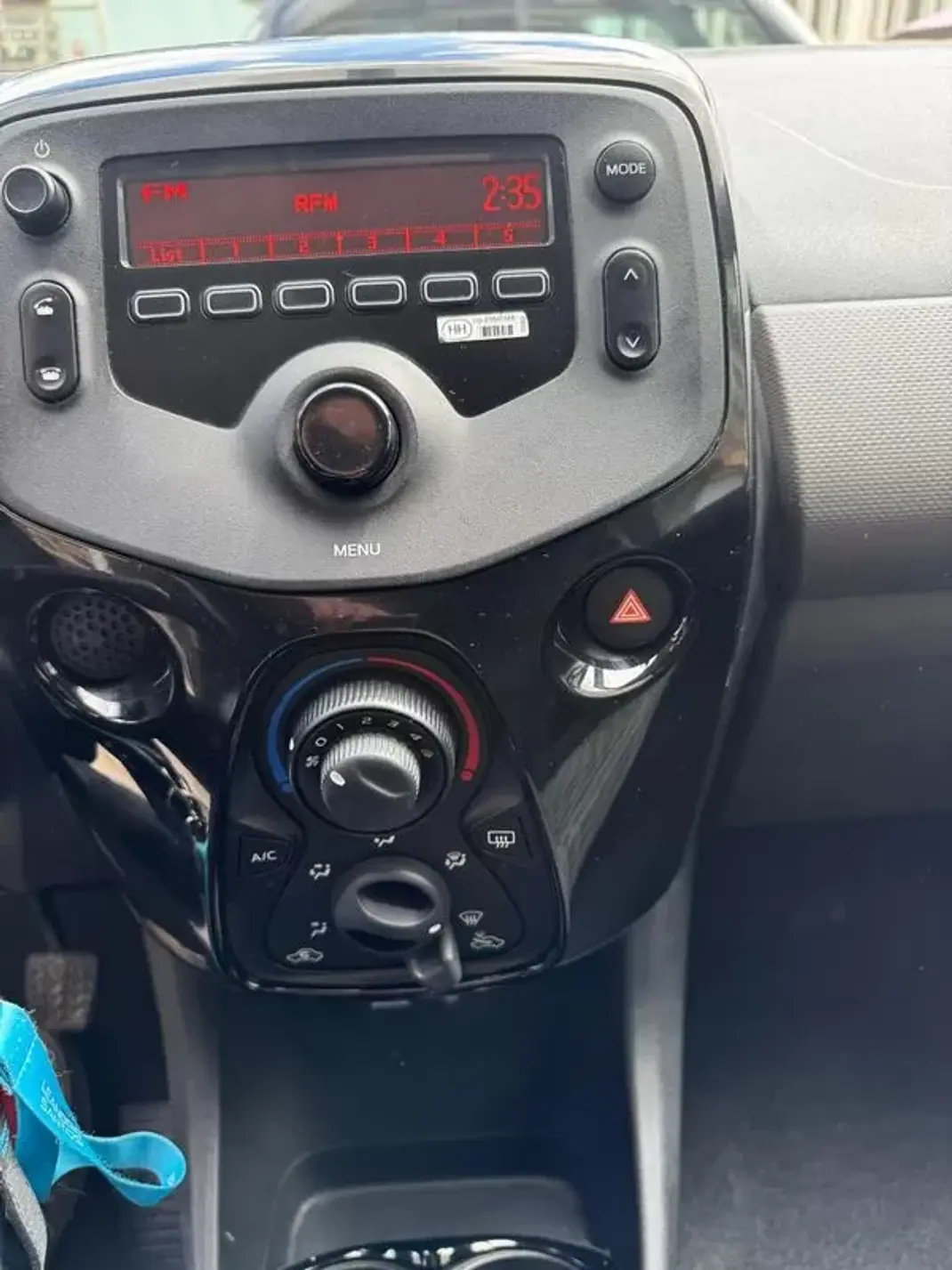 Peugeot 108 2021 - 11000 EUR, 62048 km - AUTO.MOTO.pt - 62048km - foto 29 de 32