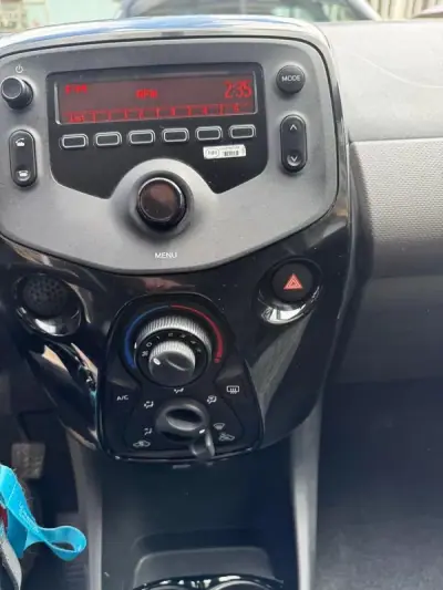 Peugeot 108 2021 - 11000 EUR, 62048 km - AUTO.MOTO.pt - 62048km - foto 29 de 32