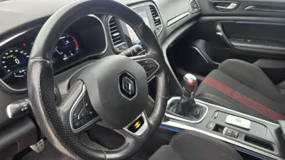 Renault Mégane 2021 - 18450 EUR, 67800 km - AUTO.MOTO.pt - 67800km - foto 10 de 19