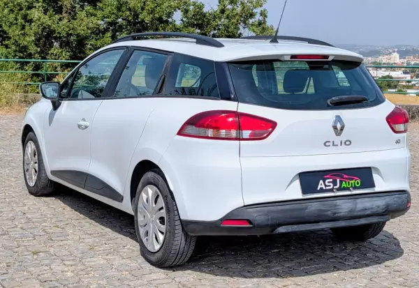 Renault Clio Sport Tourer 2014 - 4900 EUR, 282045 km - AUTO.MOTO.pt - 282045km - foto 6 de 21