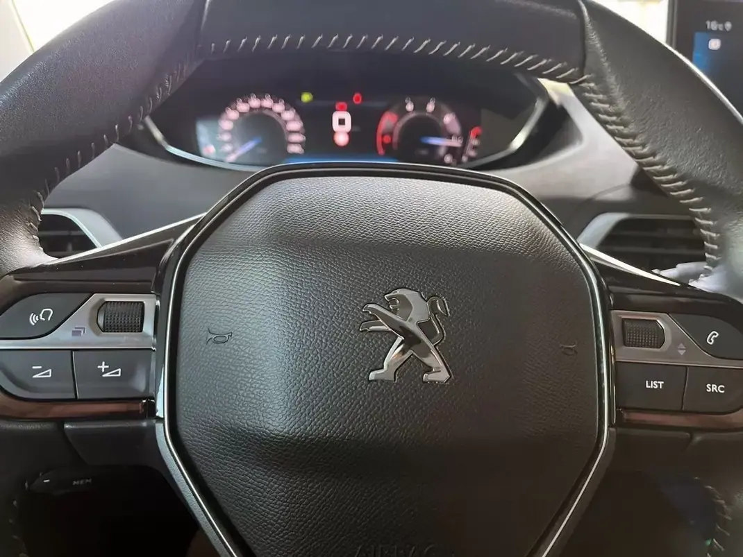 Peugeot 3008 2021 - 21900 EUR, 77710 km - AUTO.MOTO.pt - 77710km - foto 9 de 10