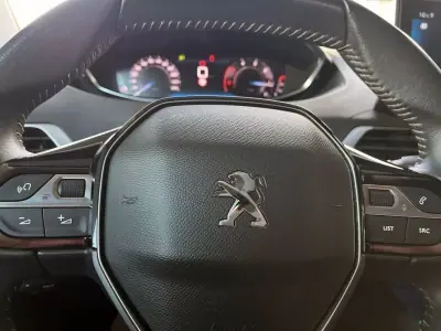 Peugeot 3008 2021 - 21900 EUR, 77710 km - AUTO.MOTO.pt - 77710km - foto 9 de 10