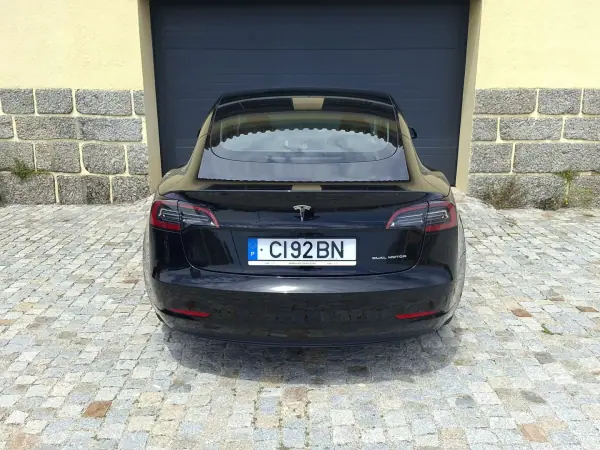 Tesla Model 3 2022 - 32490 EUR, 88297 km - AUTO.MOTO.pt - 88297km - foto 5 de 19