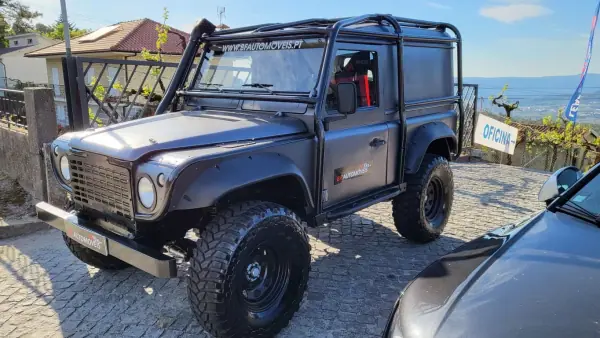 Land Rover Defender 2001 - 35000 EUR, 81787 km - AUTO.MOTO.pt - 81787km - foto 10 de 57