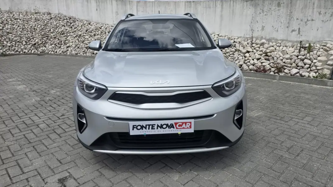 Kia Stonic 2023 - 17450 EUR, 27500 km - AUTO.MOTO.pt - 27500km - foto 5 de 18