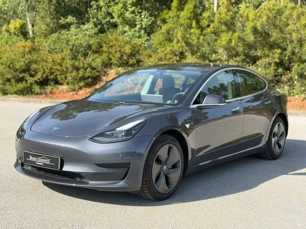 Tesla Model 3 2020 - 21500 EUR, 128300 km - AUTO.MOTO.pt - 128300km - foto 1 de 26