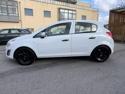 Opel Corsa 2011 - 6450 EUR, 117000 km - AUTO.MOTO.pt - 117000km - foto 8 de 50