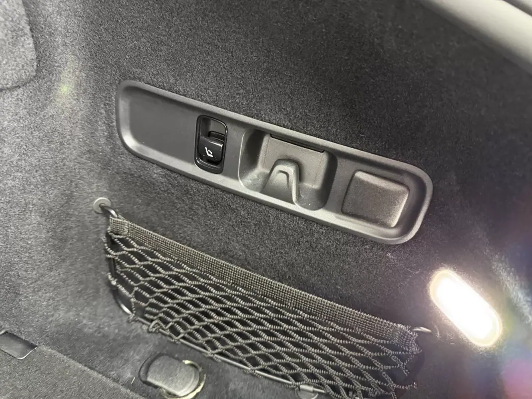 Mercedes-Benz AMG GT 2025 - 140000 EUR, 8886 km - AUTO.MOTO.pt - 8886km - foto 63 de 74