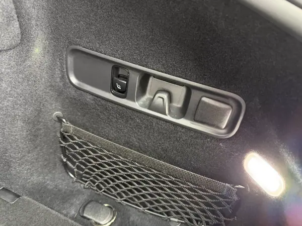 Mercedes-Benz AMG GT 2025 - 140000 EUR, 8886 km - AUTO.MOTO.pt - 8886km - foto 63 de 74