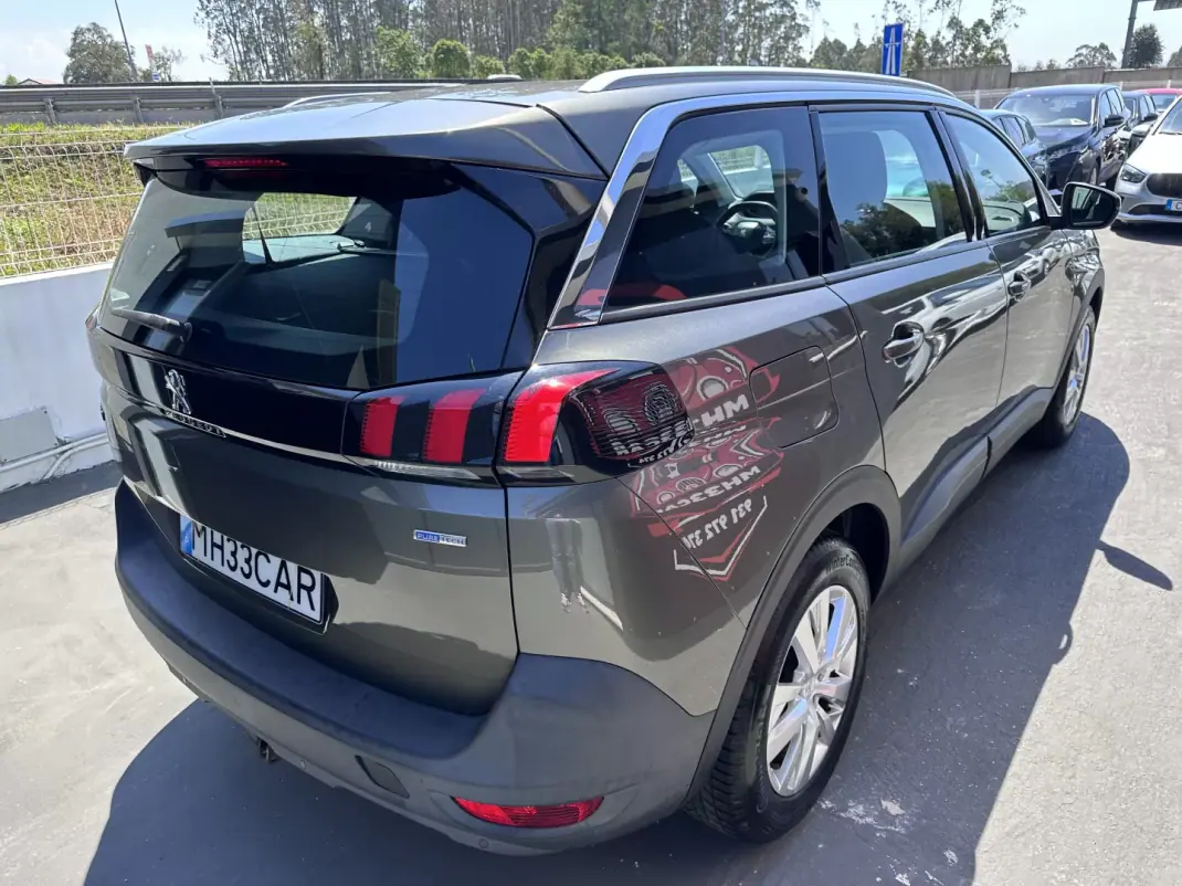 Peugeot 5008 2017 - 13900 EUR, 200000 km - AUTO.MOTO.pt - 200000km - foto 10 de 49
