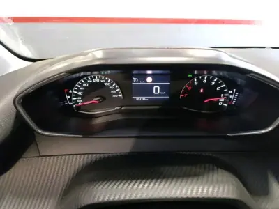Peugeot 208 2022 - 13499 EUR, 118021 km - AUTO.MOTO.pt - 118021km - foto 10 de 11