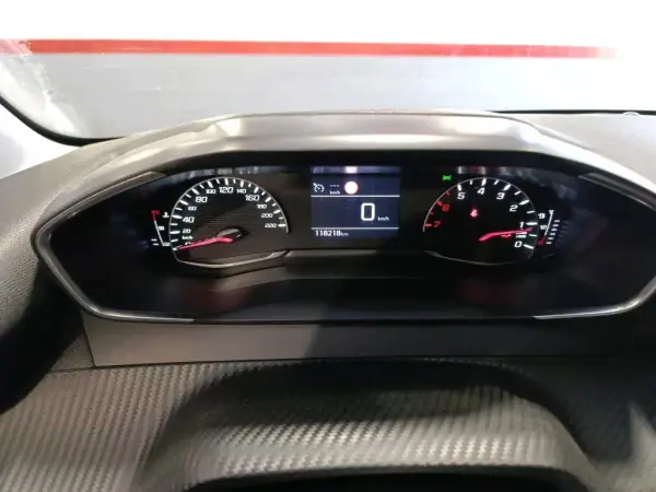 Peugeot 208 2022 - 13499 EUR, 118021 km - AUTO.MOTO.pt - 118021km - foto 10 de 11