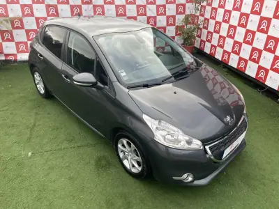 Peugeot 208 2012 - 4490 EUR, 425090 km - AUTO.MOTO.pt - 425090km - foto 6 de 15
