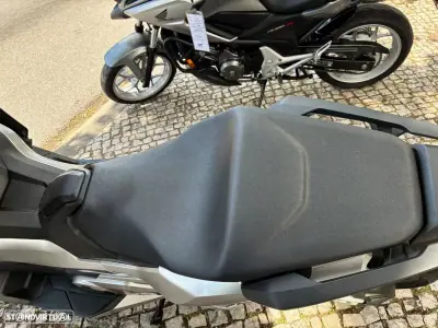 Honda Forza 2022 - 8250 EUR, 37616 km - AUTO.MOTO.pt - 37616km - foto 2 de 14