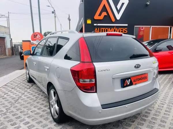 Kia Ceed SW 2010 - 5750 EUR, 297414 km - AUTO.MOTO.pt - 297414km - foto 5 de 12