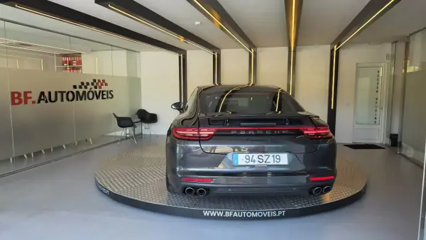 Porsche Panamera 2016 - 62500 EUR, 186989 km - AUTO.MOTO.pt - 186989km - foto 16 de 69