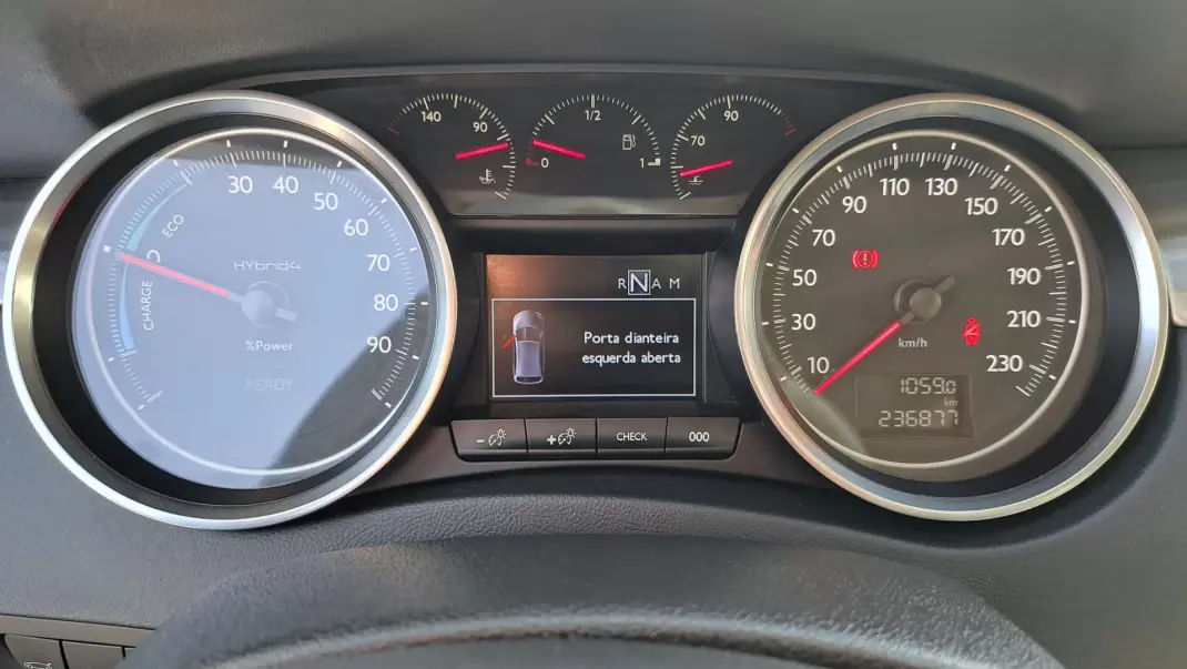 Peugeot 508 RXH 2012 - 8900 EUR, 236877 km - AUTO.MOTO.pt - 236877km - foto 20 de 33