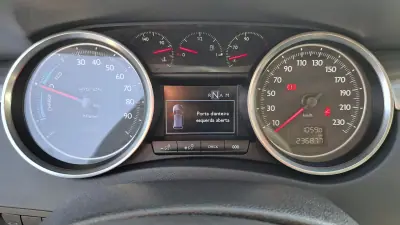 Peugeot 508 RXH 2012 - 8900 EUR, 236877 km - AUTO.MOTO.pt - 236877km - foto 20 de 33