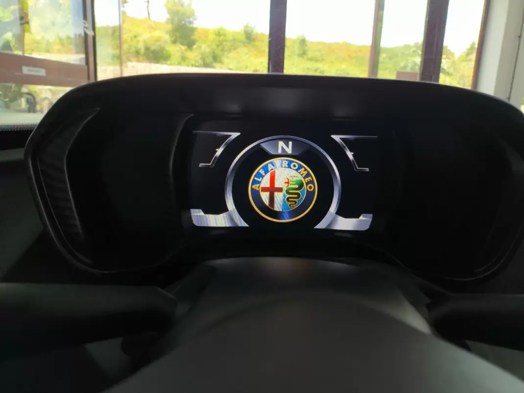 Alfa Romeo 4C 2016 - 99900 EUR, 6500 km - 6500km - foto 28 de 31