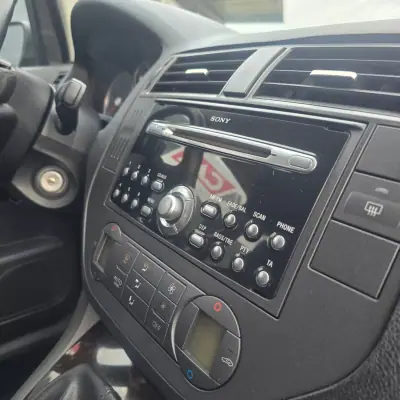 Ford C-Max 2005 - 5450 EUR, 238550 km - AUTO.MOTO.pt - 238550km - foto 11 de 17