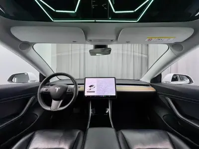 Tesla Model 3 2019 - 20999 EUR, 108000 km - AUTO.MOTO.pt - 108000km - foto 10 de 18