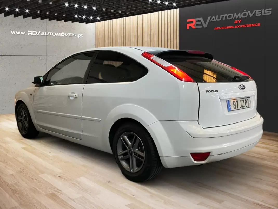 Ford Focus 2007 - 2750 EUR, 381400 km - AUTO.MOTO.pt - 381400km - foto 4 de 19