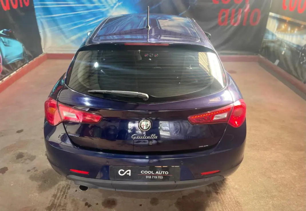 Alfa Romeo Giulietta 2011 - 8750 EUR, 197000 km - AUTO.MOTO.pt - 197000km - foto 12 de 35