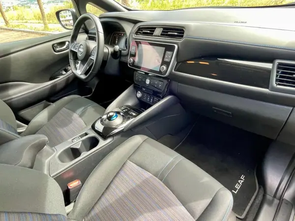 Nissan Leaf 2022 - 24280 EUR, 11090 km - AUTO.MOTO.pt - 11090km - foto 12 de 38