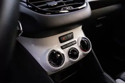 Peugeot 208 2019 - 9999 EUR, 106000 km - AUTO.MOTO.pt - 106000km - foto 15 de 20